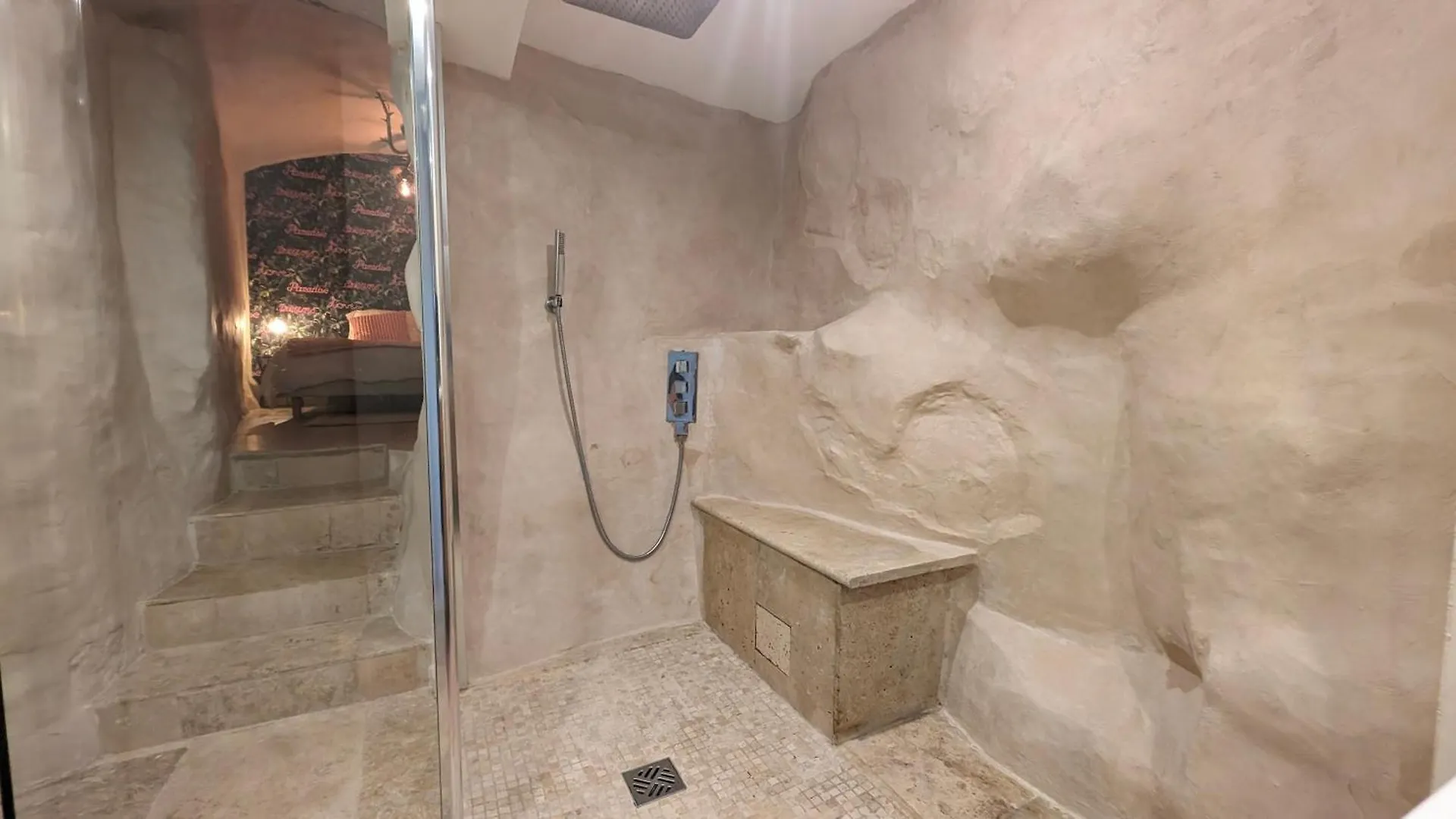 Apartment Suite Roch'Amore Troglodyte Romantique Et Unique La Garde  France